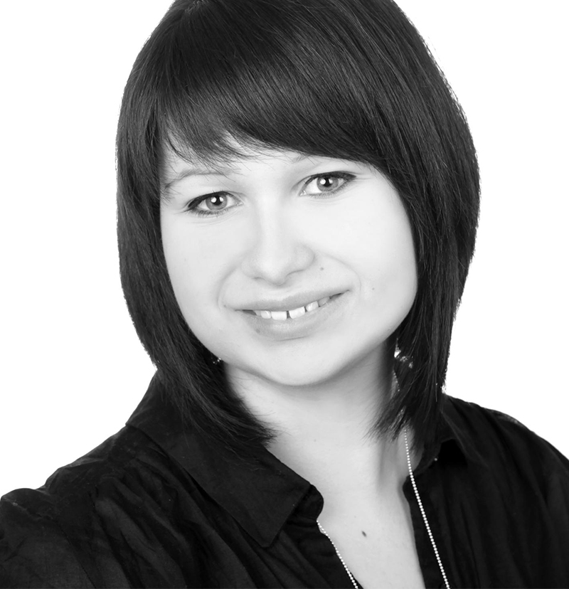 <strong>Carina Schneider</strong><br>Topstylistin/Teilzeit</span>