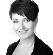 <strong>Natascha Grauer</strong><br>Topstylistin/Elternzeit</span>